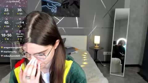 Snapshot of misss_evelyne chatting on 12.21.25 misss_evelyne online show from 12.21.25