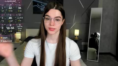 Snapshot of misss_evelyne chatting on 12.22.25 misss_evelyne online show from 12.22.25