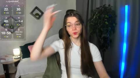 Snapshot of misss_evelyne chatting on 12.23.25 misss_evelyne online show from 12.23.25