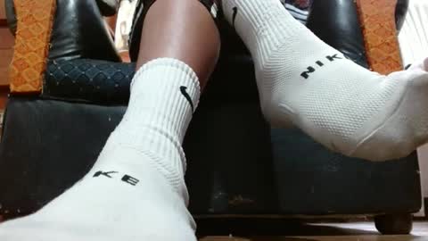 TELL ME MISS online show from 09.30.25