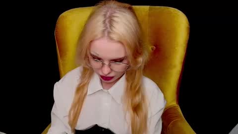 Misss Lola Angel online show from 10.05.25