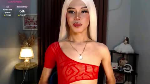 Snapshot of misstransstella69 chatting on 10.08.25 Stella online show from 10.08.25