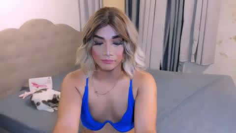 K Y R I E  online show from 09.13.25