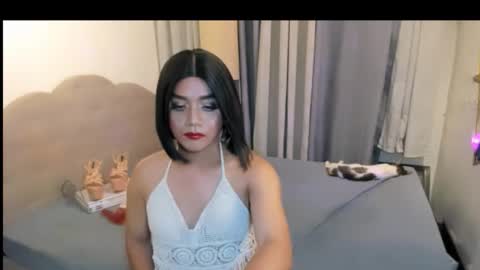 K Y R I E  online show from 10.15.25