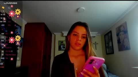 Snapshot of missvalery1 chatting on 05.20.26 missvalery1 online show from 05.20.26
