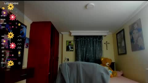 Snapshot of missvalery1 chatting on 05.27.26 missvalery1 online show from 05.27.26