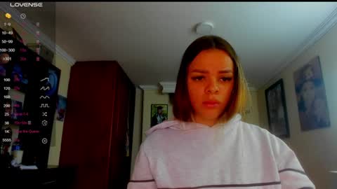Snapshot of missvalery1 chatting on 06.10.26 missvalery1 online show from 06.10.26