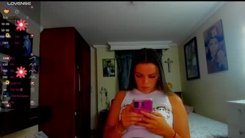 Snapshot of missvalery1 chatting on 06.17.26 missvalery1 online show from 06.17.26