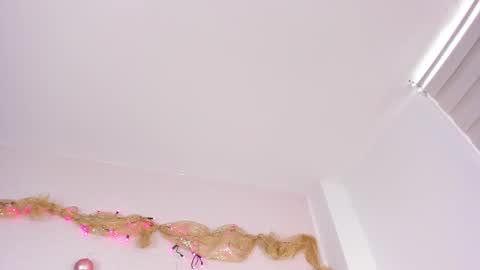 Pau OFmissweetpeach online show from 12.14.25