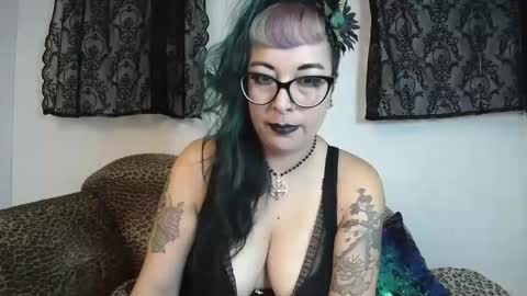 Missy Dee online show from 09.30.25