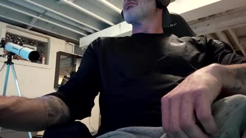 AJ online show from 01.03.25