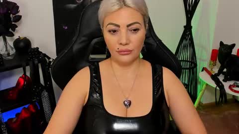 Snapshot of mistress_catsnow chatting on 01.26.25 Miss CatSnow online show from 01.26.25