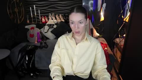 Snapshot of mistress_darsy chatting on 05.19.26 Darsy online show from 05.19.26