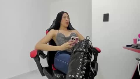 Snapshot of mistress_findom chatting on 05.23.26 mistress_findom online show from 05.23.26