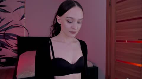 Snapshot of mistress_mialibra chatting on 12.04.24 Mistress Mia online show from 12.04.24