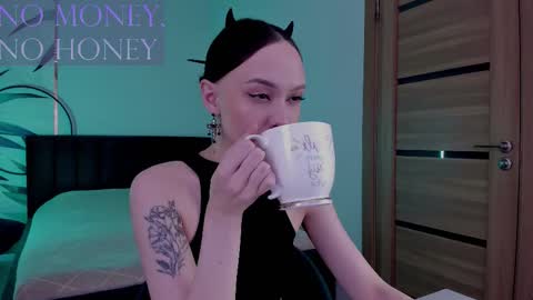 Mistress Mia online show from 10.26.25