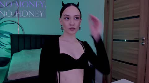 Mistress Mia online show from 11.05.25