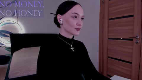 Mistress Mia online show from 12.14.25