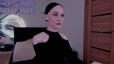 Mistress Mia online show from 01.07.26