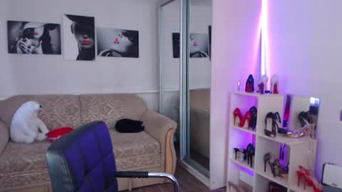 Snapshot of mistress_milfa chatting on 06.24.26 mistress_milfa online show from 06.24.26