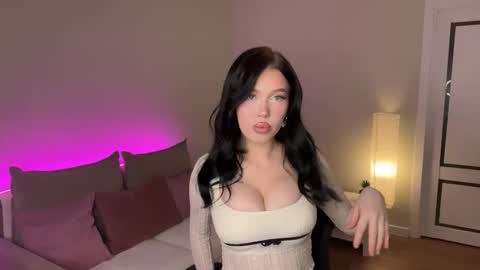 Mia online show from 12.04.25