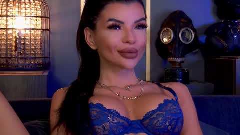 Elenia online show from 10.06.25