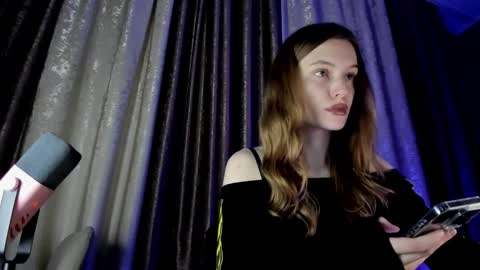 Snapshot of mistresselizy chatting on 10.17.25 mistresselizy online show from 10.17.25