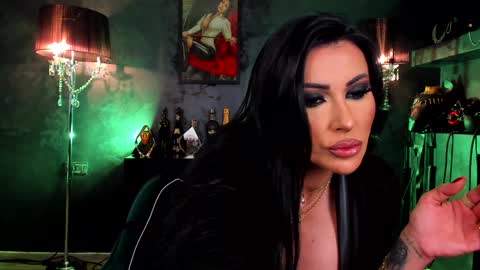 Snapshot of mistresskennya chatting on 01.01.25 mistresskennya online show from 01.01.25