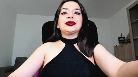 Snapshot of mistressmichelle5 chatting on 07.05.26 YourGoddessM online show from 07.05.26