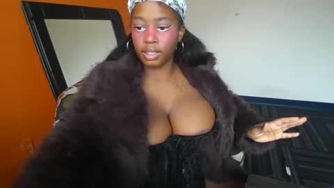 Snapshot of mistressmochareign chatting on 02.27.26 mistressmochareign online show from 02.27.26