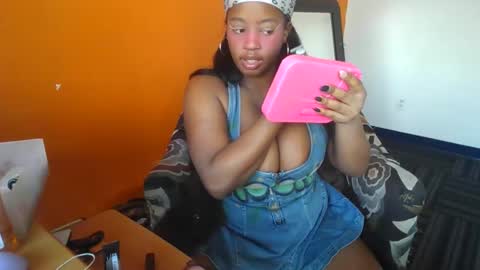 Snapshot of mistressmochareign chatting on 03.01.26 mistressmochareign online show from 03.01.26