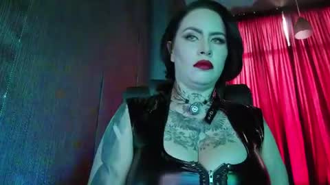 Snapshot of mistressolivia07 chatting on 07.11.26 Mistress olivia online show from 07.11.26