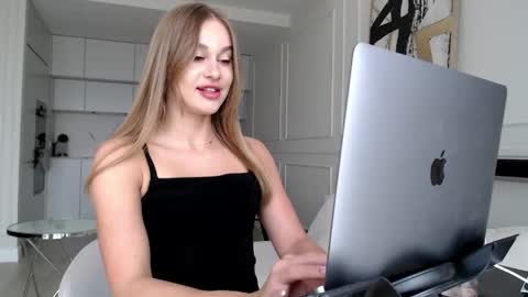Snapshot of mistressuniverse chatting on 05.21.26 mistressuniverse online show from 05.21.26