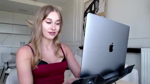 Snapshot of mistressuniverse chatting on 05.29.26 mistressuniverse online show from 05.29.26