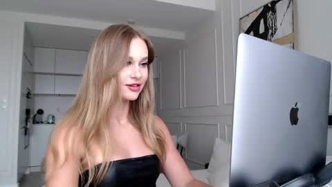 Snapshot of mistressuniverse chatting on 07.15.26 mistressuniverse online show from 07.15.26
