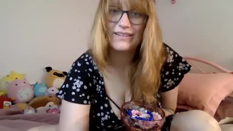 Snapshot of misty_reine chatting on 01.24.25 misty_reine online show from 01.24.25