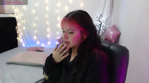 mixie_cute online show from 12.18.24