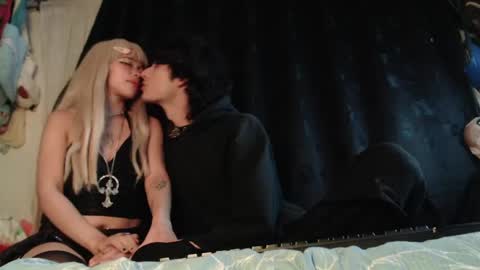 Snapshot of mixipeach chatting on 04.22.26 Naomi and Nekorii online show from 04.22.26