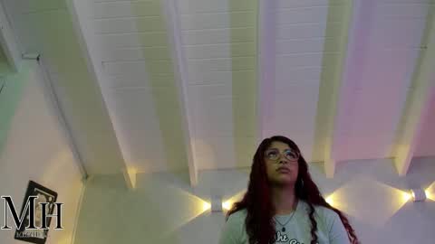 mizzhell_ online show from 10.22.25