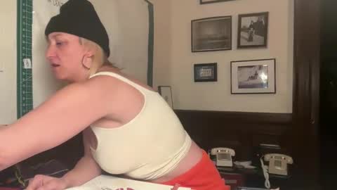 Snapshot of mizzstorm13 chatting on 02.22.26 Mizz Storm online show from 02.22.26