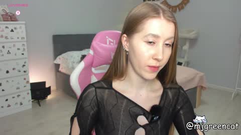 Snapshot of mjgreencat chatting on 02.09.25 mj online show from 02.09.25