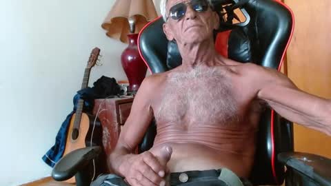 Snapshot of mjmadurengue chatting on 02.15.26 Mario jose online show from 02.15.26