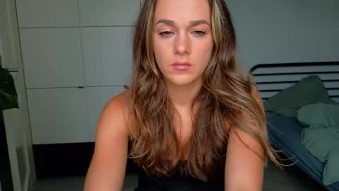 mmminnie online show from 10.08.25