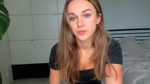 mmminnie online show from 10.24.25