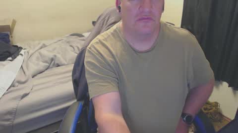 Snapshot of mmmthatsfunnn chatting on 01.04.25 mmmthatsfunnn online show from 01.04.25