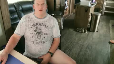 Snapshot of mmmthatsfunnn chatting on 10.23.25 mmmthatsfunnn online show from 10.23.25