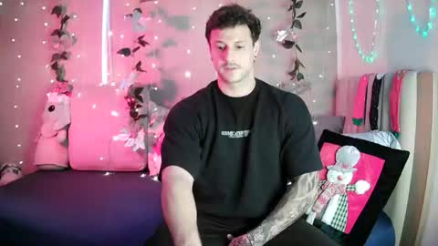 Snapshot of modexusparty chatting on 12.15.25 modexusparty online show from 12.15.25