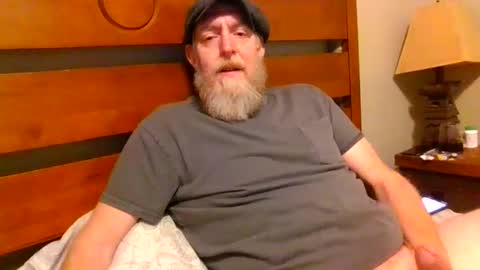 Snapshot of moeblick chatting on 12.11.24 moeblick online show from 12.11.24