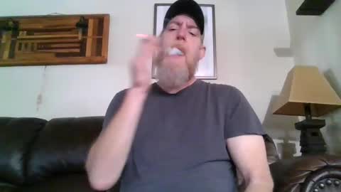 Snapshot of moeblick chatting on 01.04.25 moeblick online show from 01.04.25