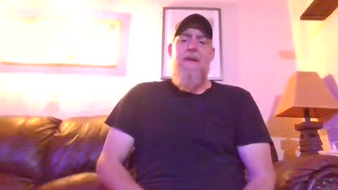 Snapshot of moeblick chatting on 11.01.25 moeblick online show from 11.01.25